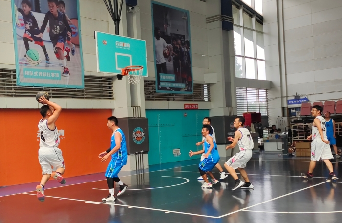 環(huán)湖路夢之隊（資源開發(fā)黨支部）VS曼巴精神隊（宜石、石瀘聯(lián)合黨支部） (4)